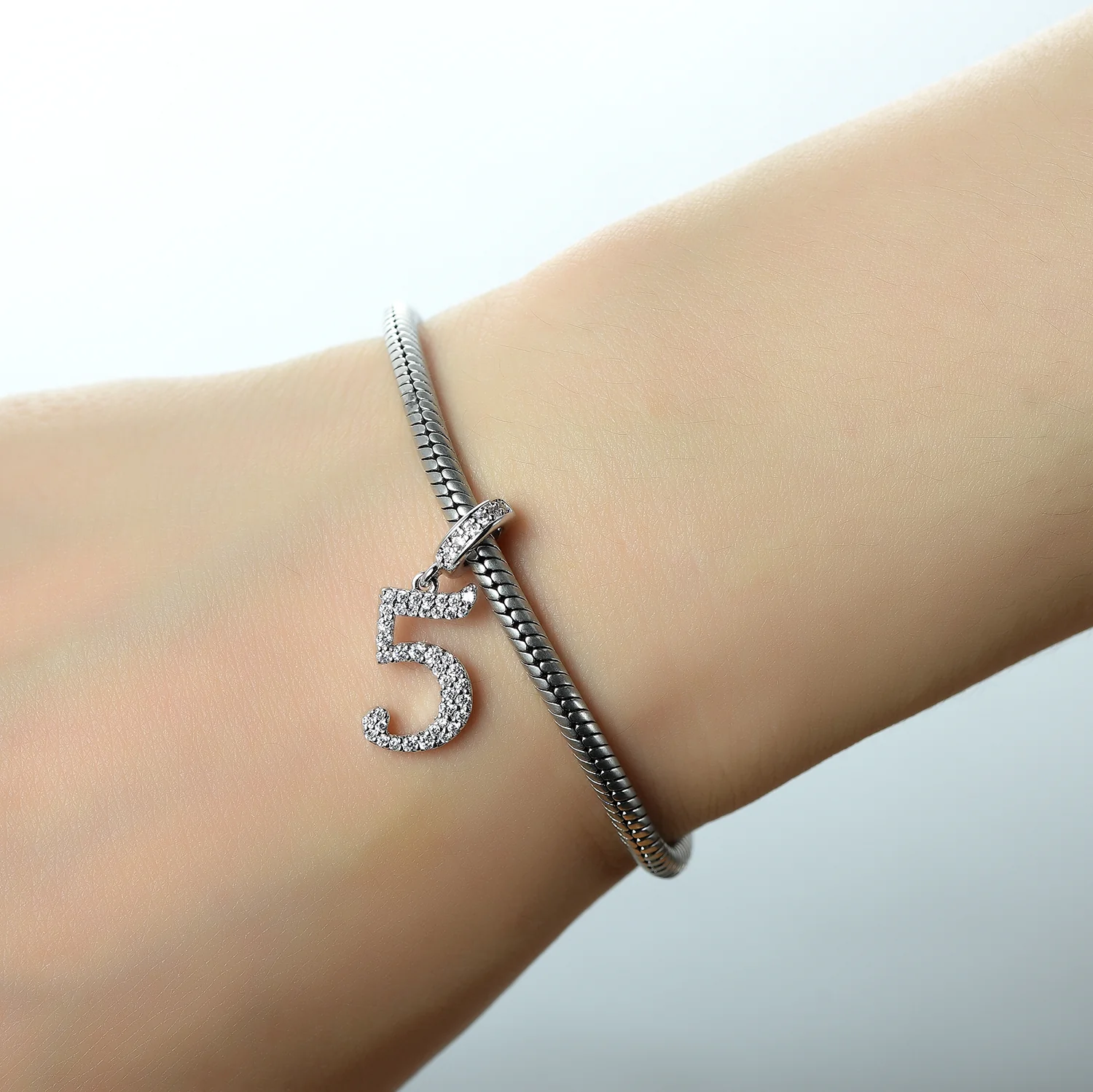 Gnoce Number Five Theme Pendant Platinum-plated Silver Blend - Image 3