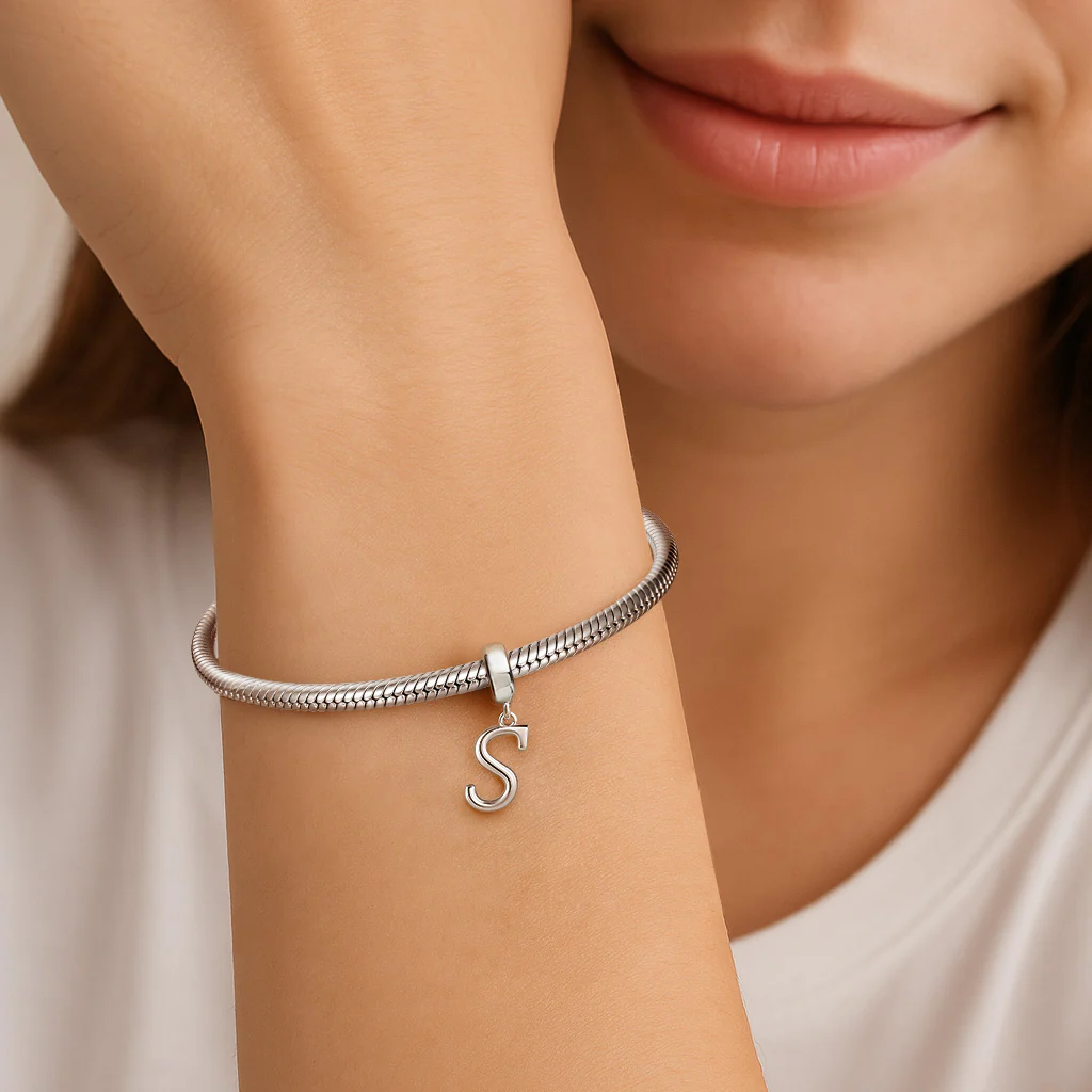 Gnoce Letter S Charm Platinum-plated Silver Blend - Image 3