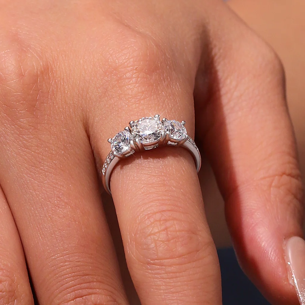 Gnoce Round Moissanite Three-Stone Ring Platinum-plated Silver Blend - Image 5