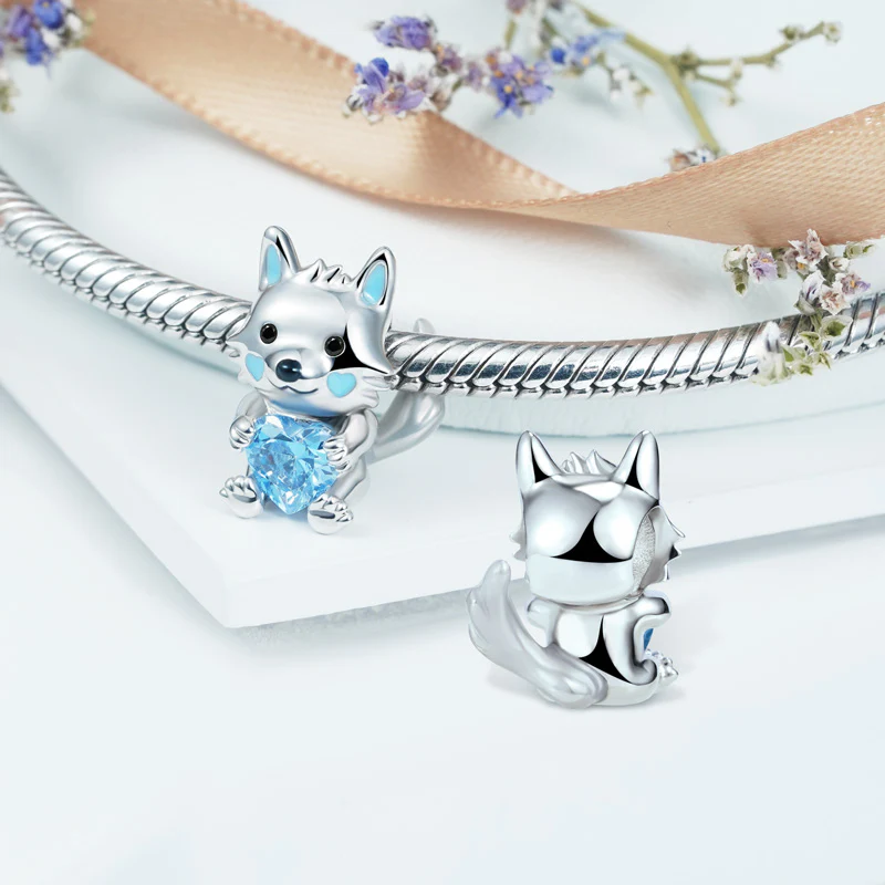 Gnoce Arctic Wolf Embraces Heart Gem Charm Platinum-plated Silver Blend - Image 2