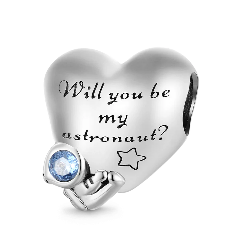 Gnoce Astronaut Heart Charm