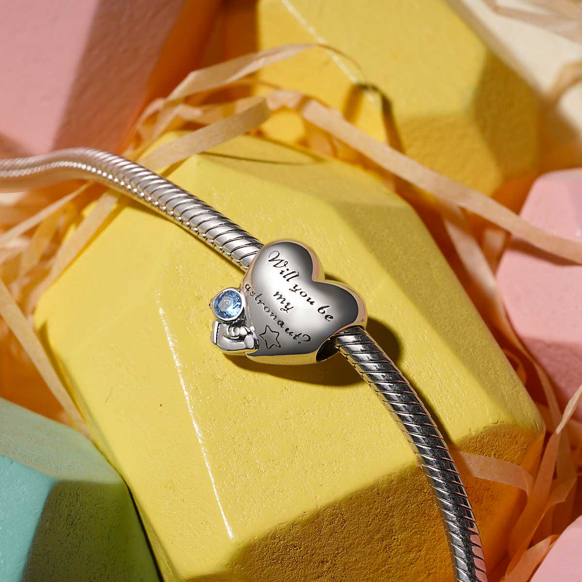 Gnoce Astronaut Heart Charm - Image 2