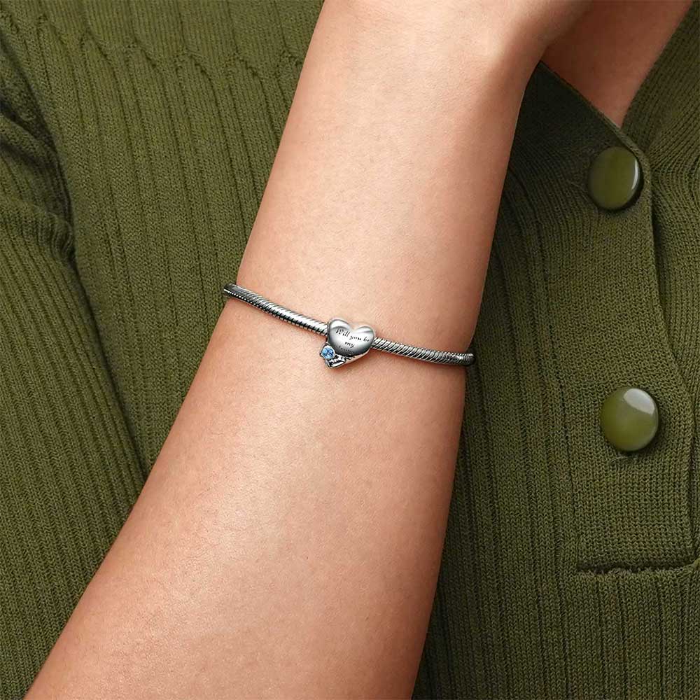 Gnoce Astronaut Heart Charm - Image 4