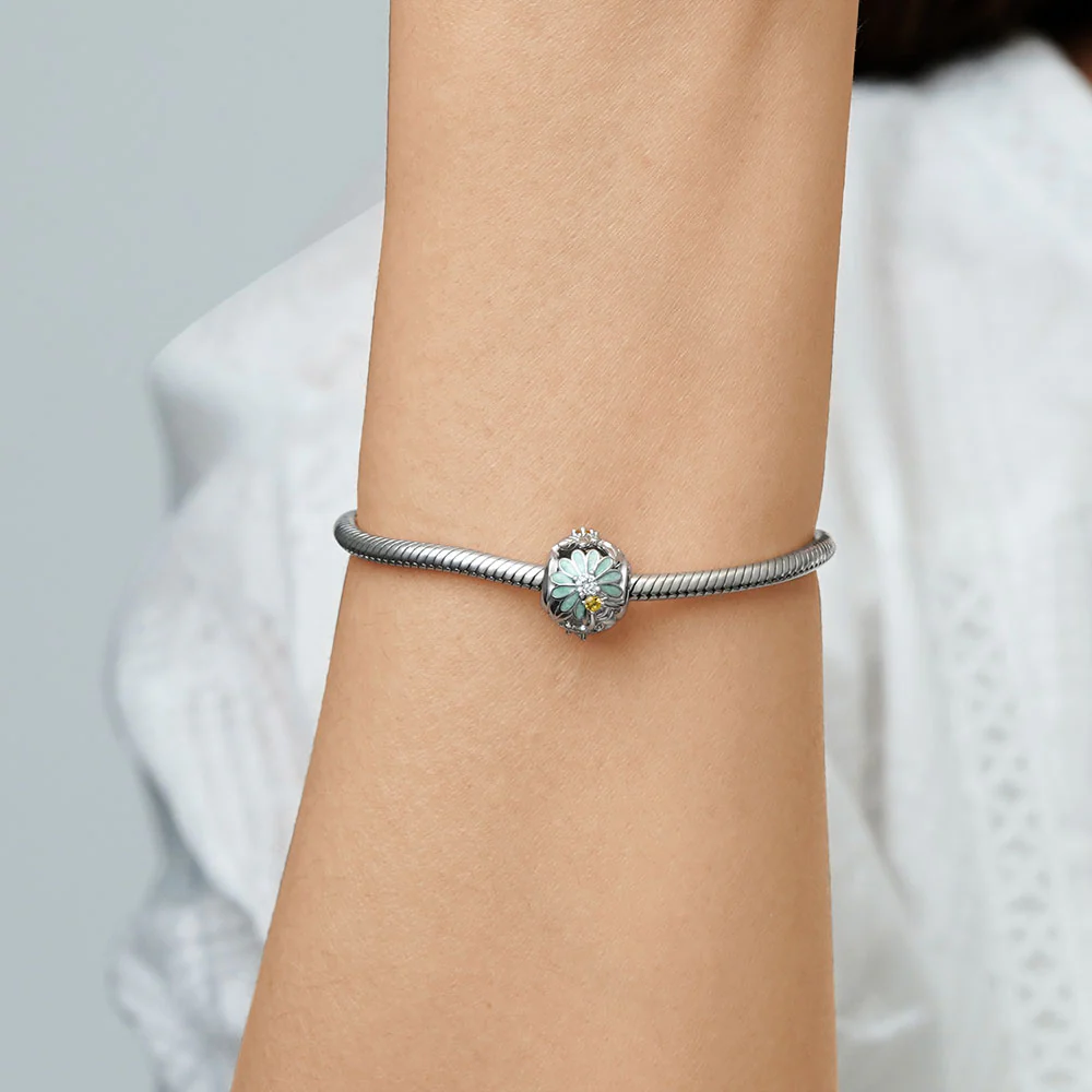 Gnoce Bee Loves Daisy Charm - Image 5