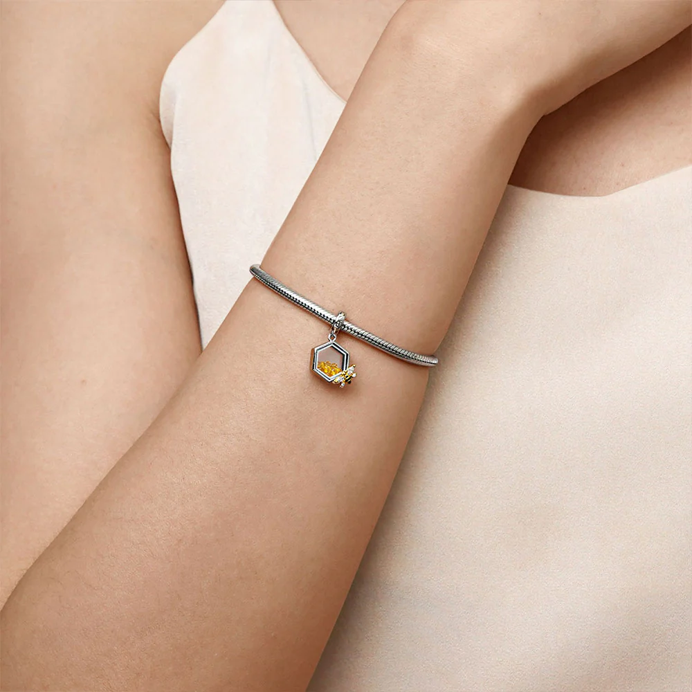 Gnoce Sparkling Bee Charm Platinum-plated Silver Blend - Image 5