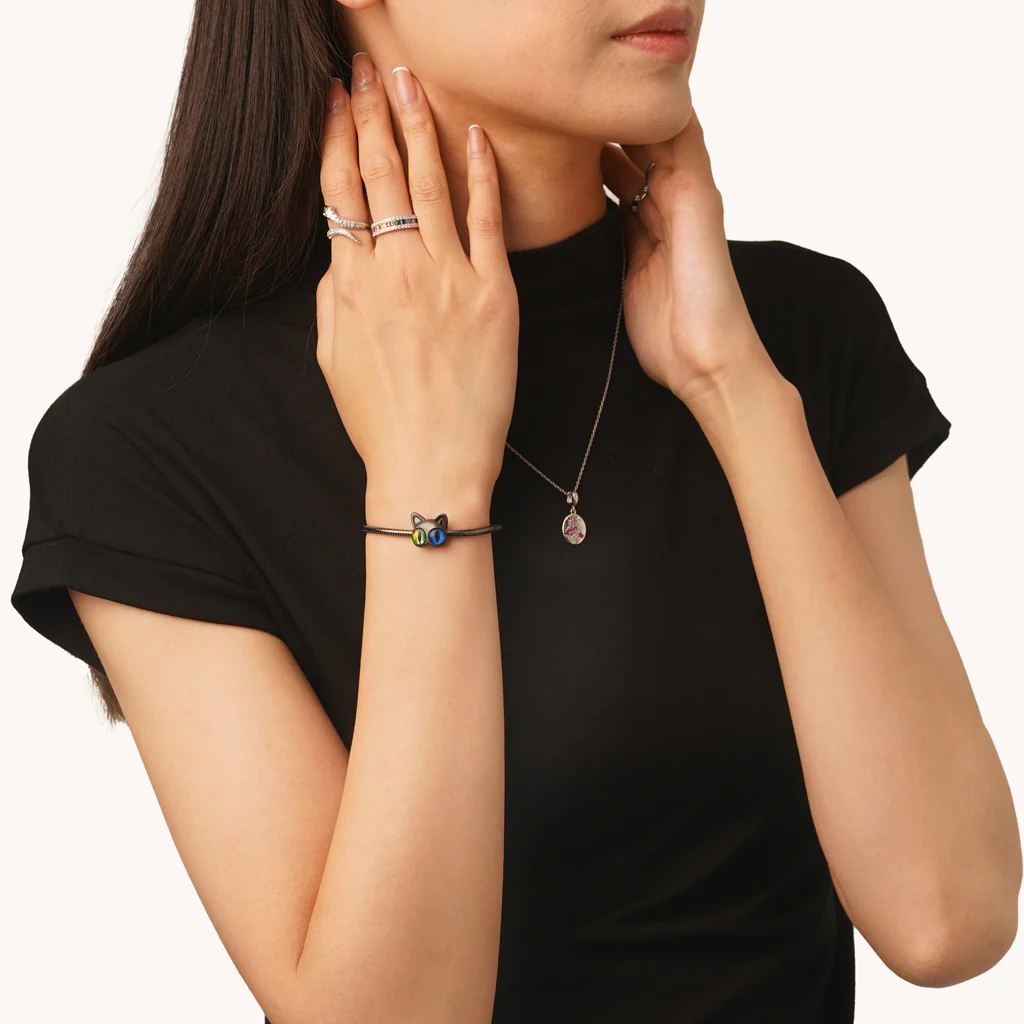 Gnoce Two-Color Vertical Pupils Black Cat Charm Platinum-plated Silver Blend - Image 4