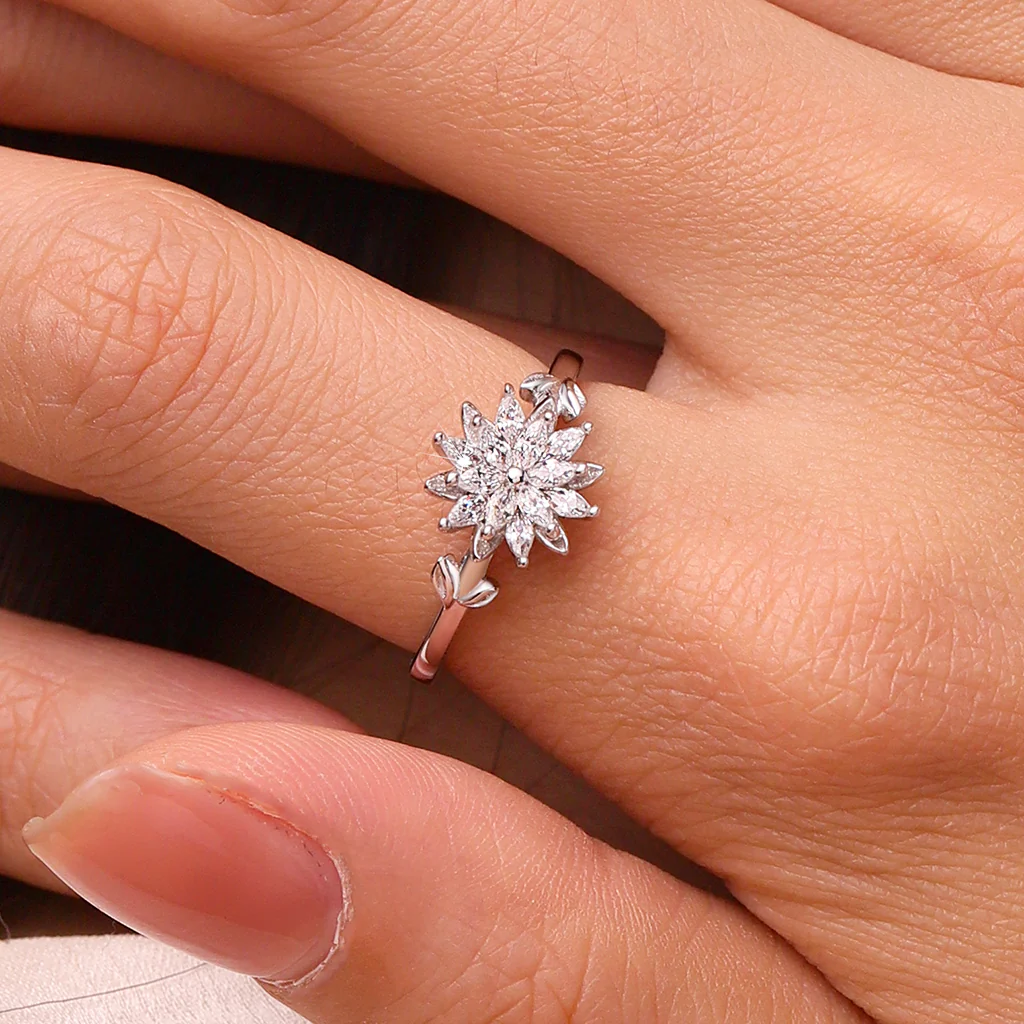 Gnoce Blooming Flower White Zircon Ring Platinum-plated Silver Blend - Image 5