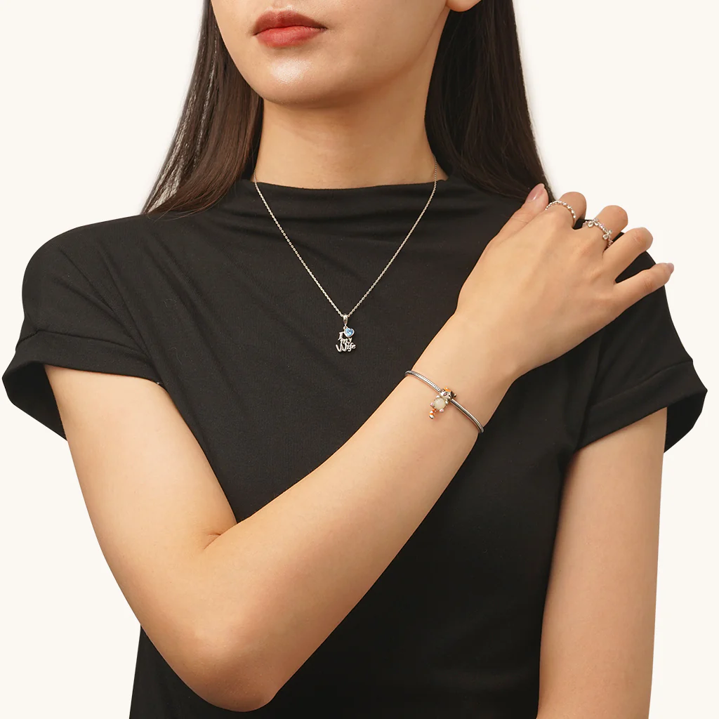 Gnoce Cat Embrace Luminous Stone Charm Platinum-plated Silver Blend - Image 5