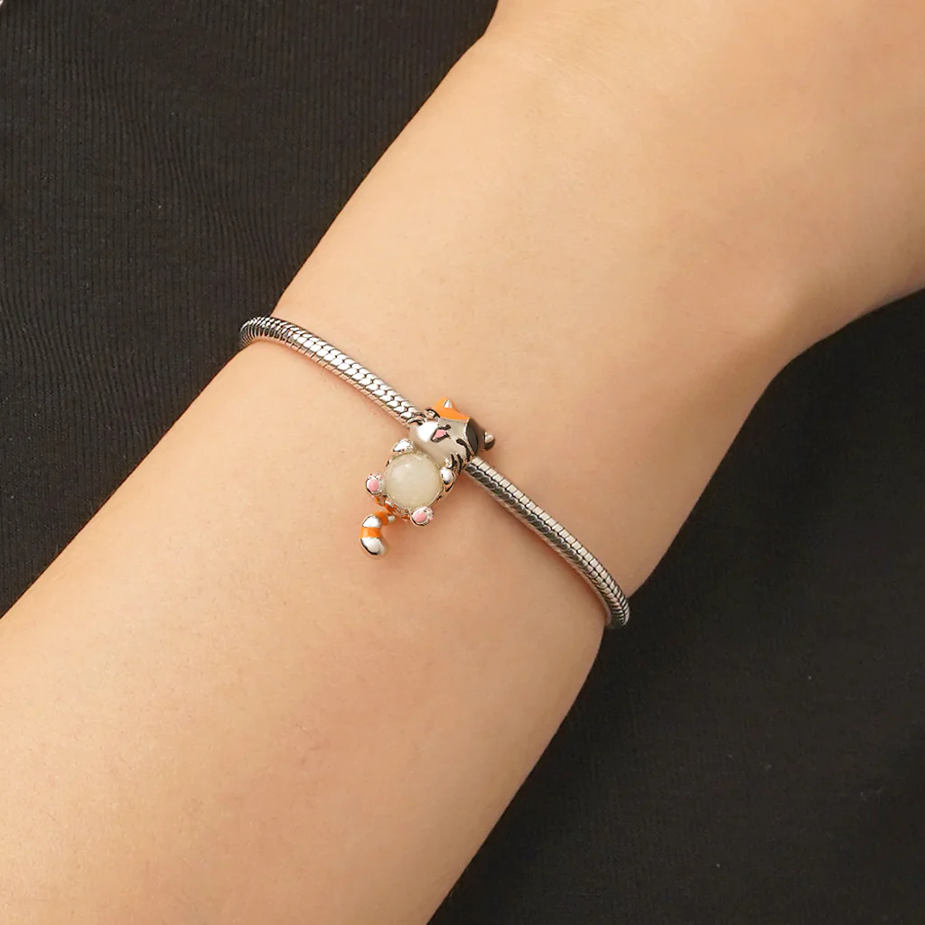 Gnoce Cat Embrace Luminous Stone Charm Platinum-plated Silver Blend - Image 6