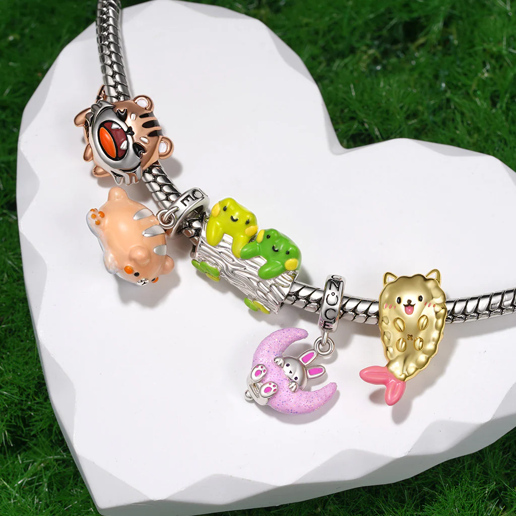 Gnoce Glow-in-the-Dark Chilan the Moon Rabbit Charm Platinum-plated Silver Blend - Image 3