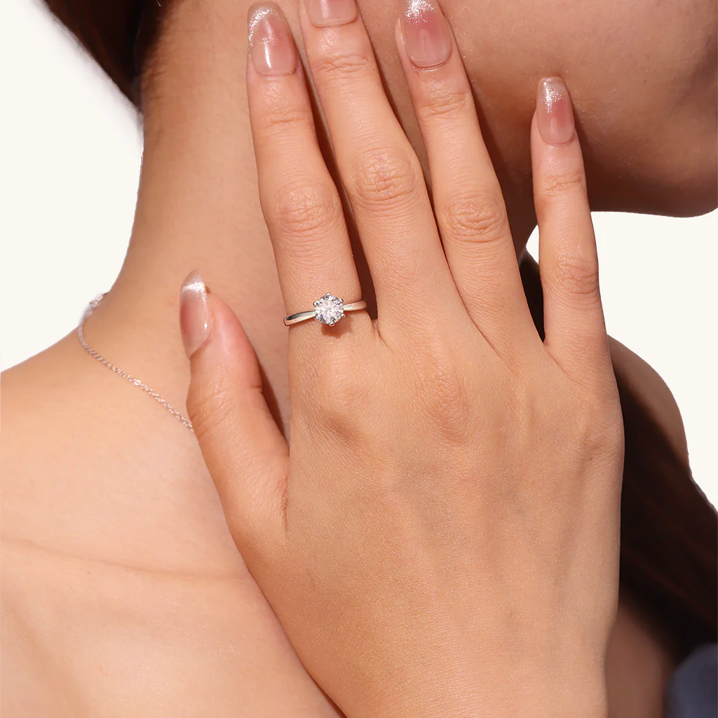 Gnoce Round Halo Moissanite Ring Platinum-plated Silver Blend - Image 5