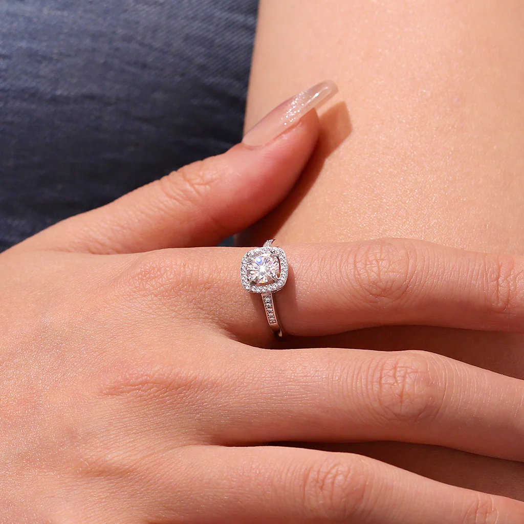 Gnoce Cushion Halo Moissanite Ring Platinum-plated Silver Blend - Image 6