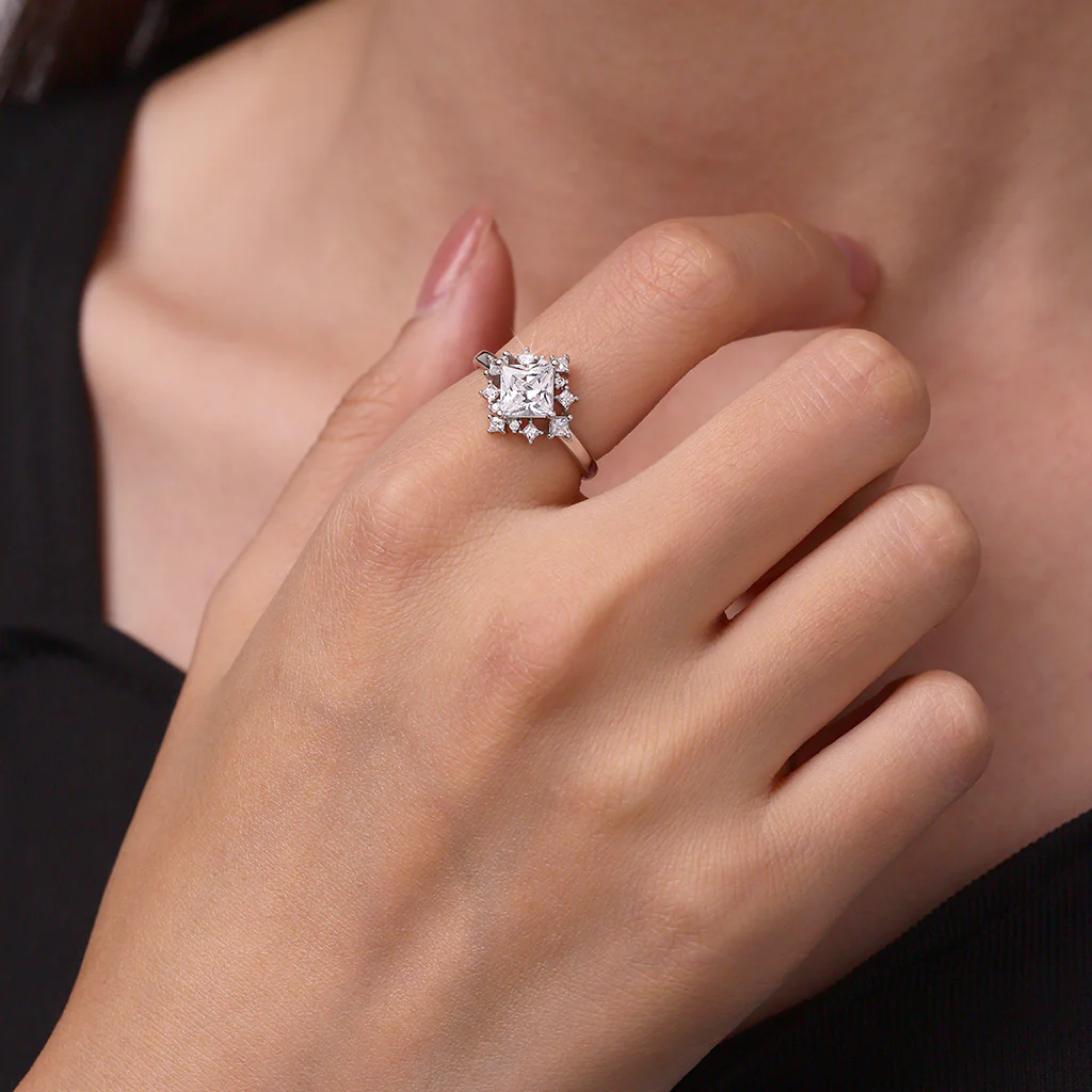 Gnoce Pagoda-Cut White Zirconia Ring Platinum-plated Silver Blend - Image 4