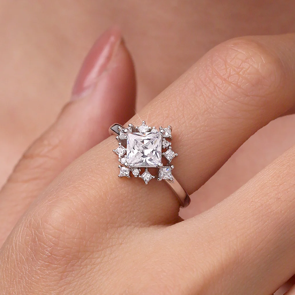Gnoce Pagoda-Cut White Zirconia Ring Platinum-plated Silver Blend - Image 5