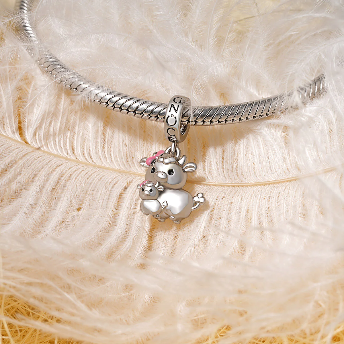 Gnoce Embrace Love Cow & Baby Charm Platinum-plated Silver Blend - Image 3