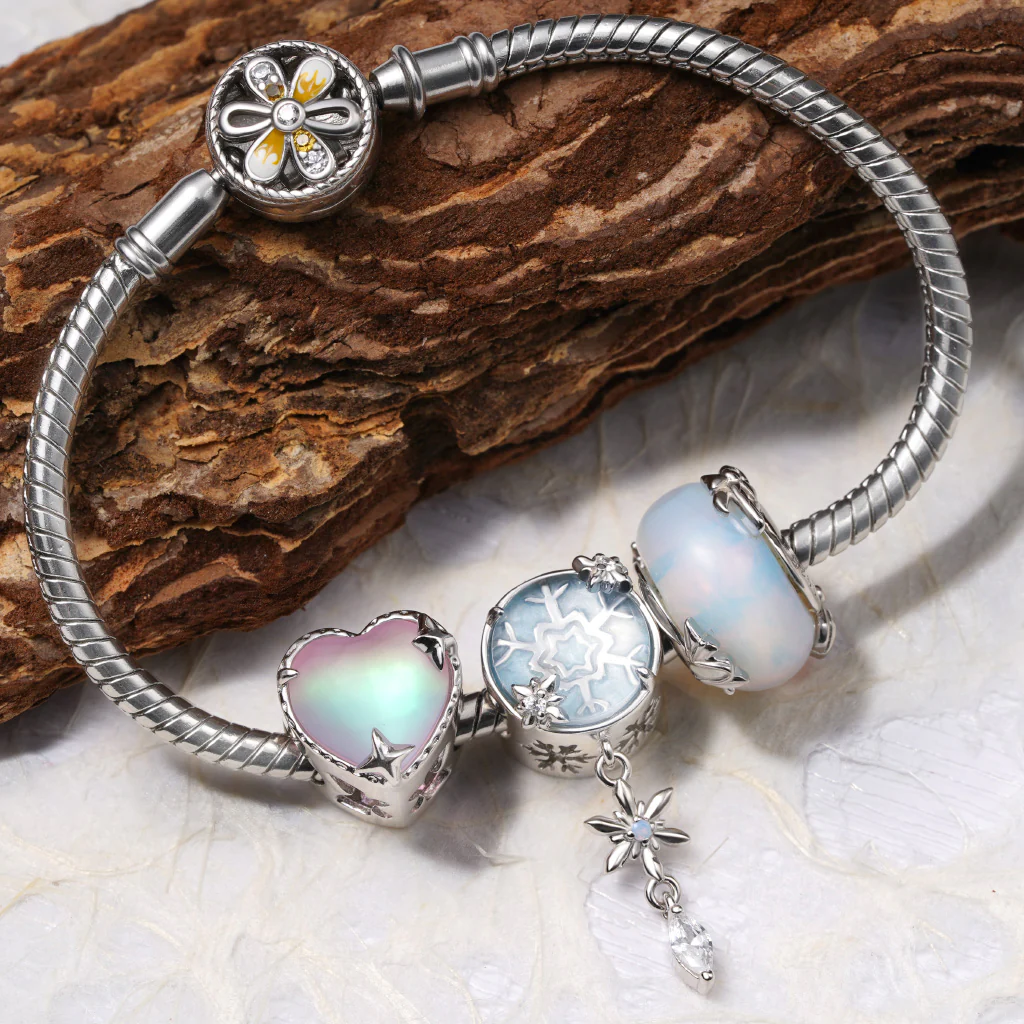 Gnoce Crystal Snowflake Charm - Image 3