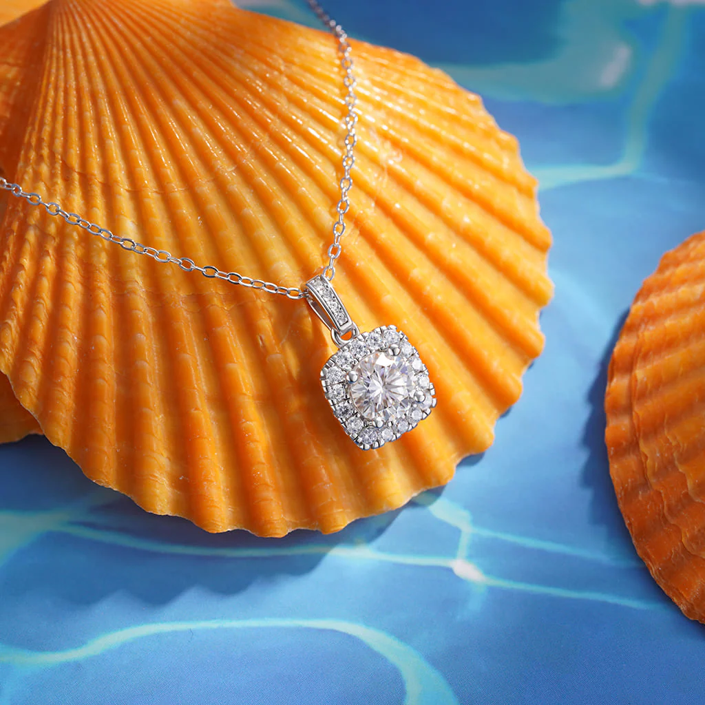 Gnoce Cushion Halo Moissanite Necklace Platinum-plated Silver Blend - Image 5