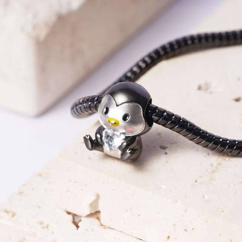 Gnoce Cute Penguin Embraces Heart Gemstone Charm Platinum-plated Silver Blend - Image 3
