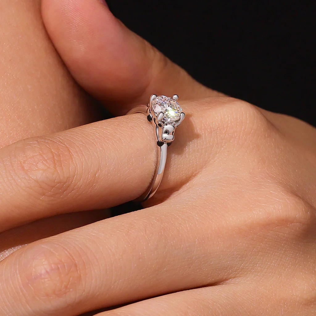 Gnoce Dairy Cow Embraces Moissanite Ring Platinum-plated Silver Blend - Image 9