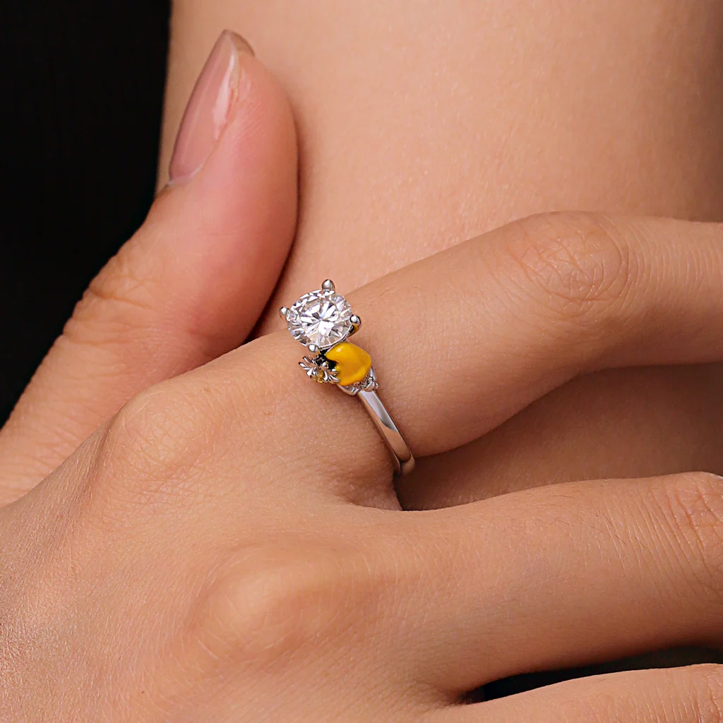 Gnoce Daisy Fairy Embraces Moissanite Ring Platinum-plated Silver Blend - Image 9