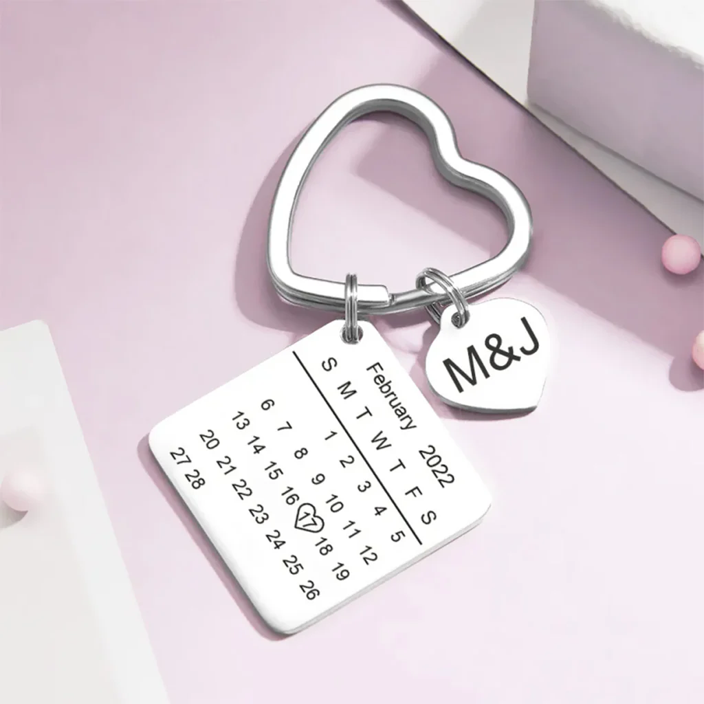 Gnoce Custom Engraved Calendar Heart Keychain - Image 2