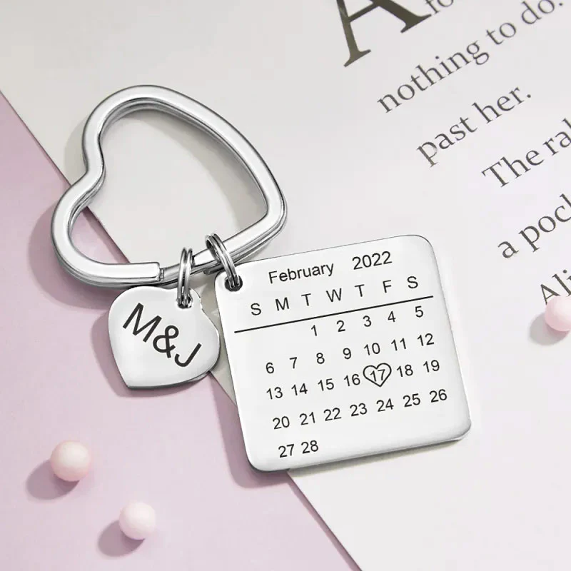 Gnoce Custom Engraved Calendar Heart Keychain - Image 3