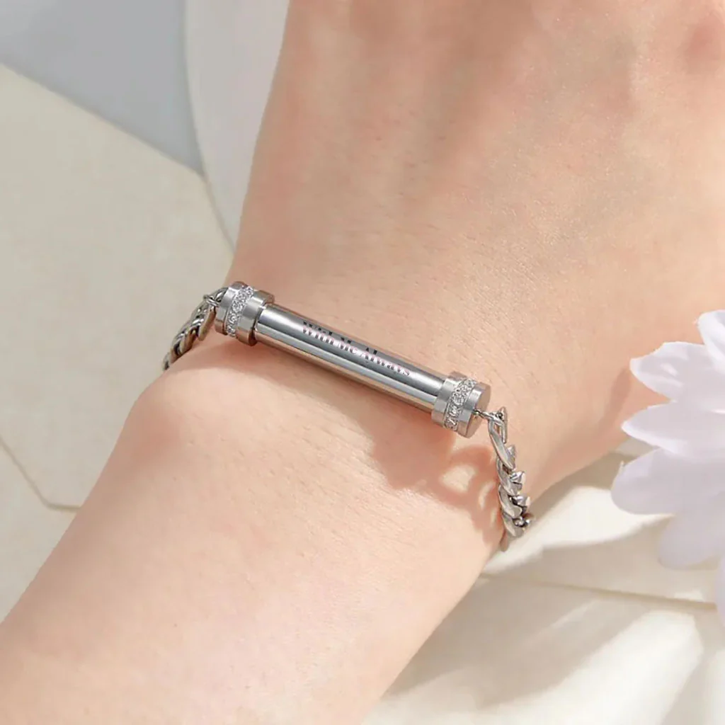 Gnoce Custom Engraved Figaro Chain Bracelet - Image 2