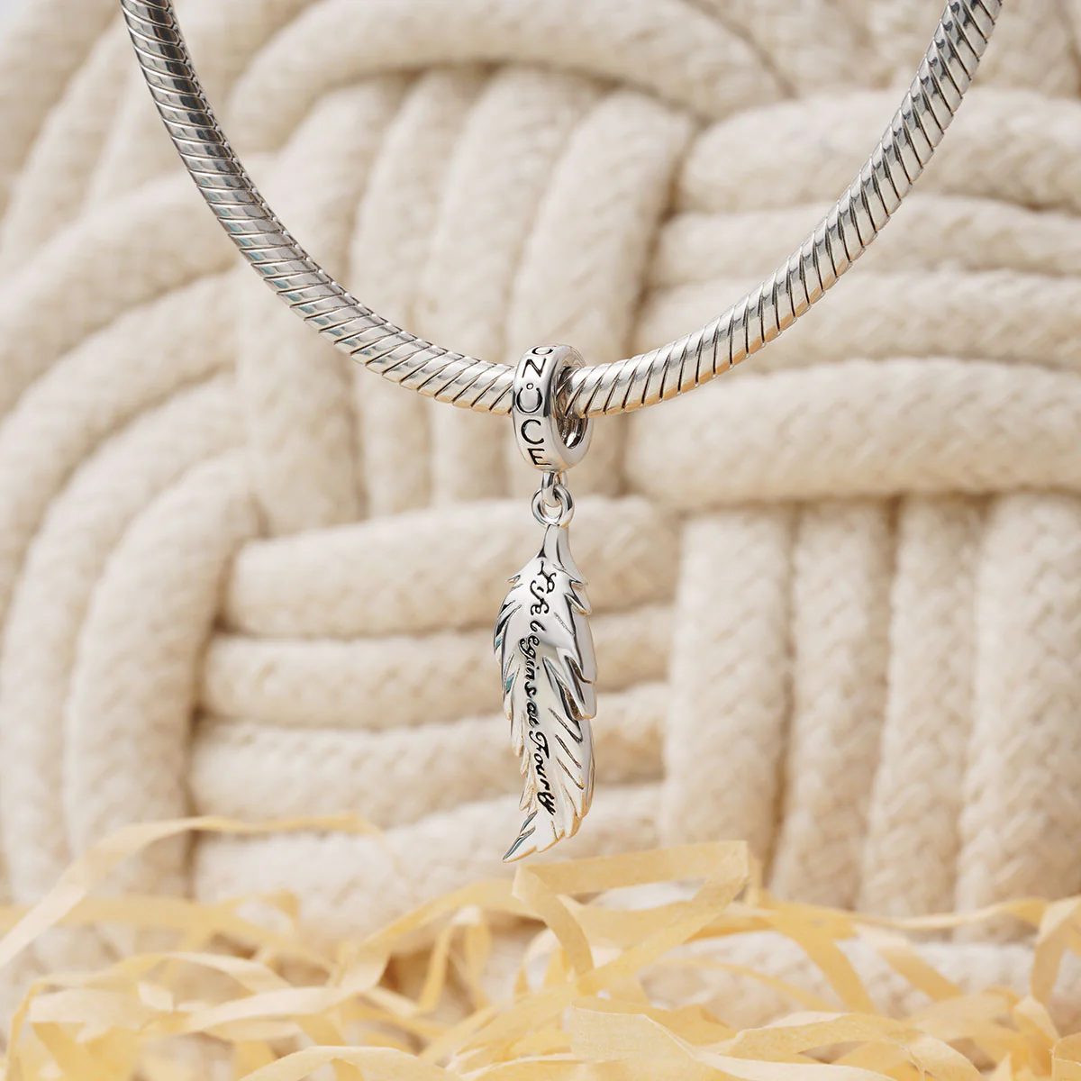 Gnoce Lucky Feather Charm Platinum-plated Silver Blend - Image 3