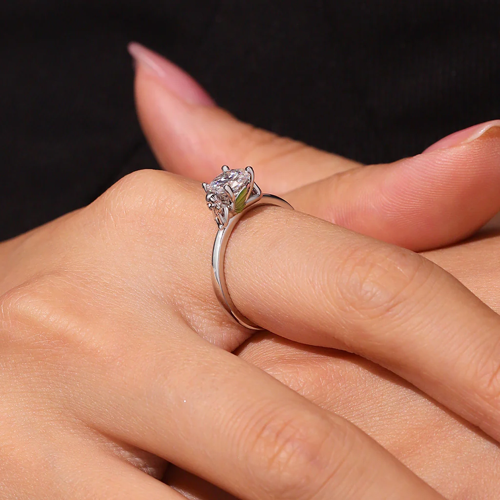 Gnoce Glow-in-the-Dark Forest Elves Embraces Moissanite Ring Platinum-plated Silver Blend - Image 9