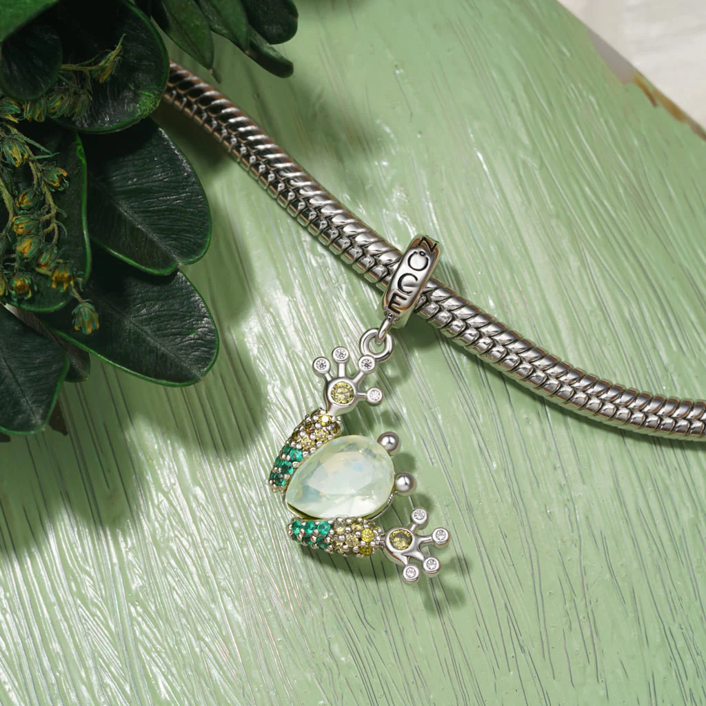 Gnoce Green Beneficial Insect Frog Charm Platinum-plated Silver Blend - Image 3