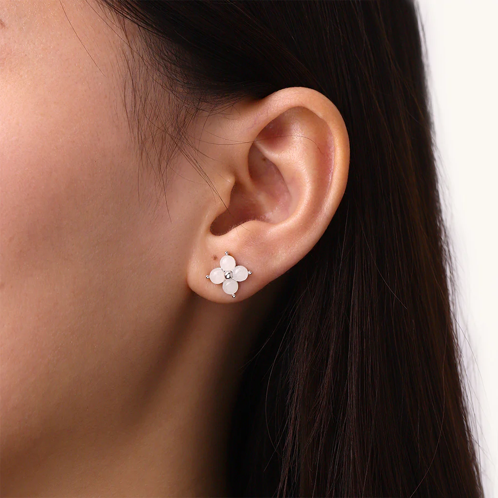 Gnoce Glow-in-the-Dark Petal Flower Earrings Platinum-plated Silver Blend - Image 4