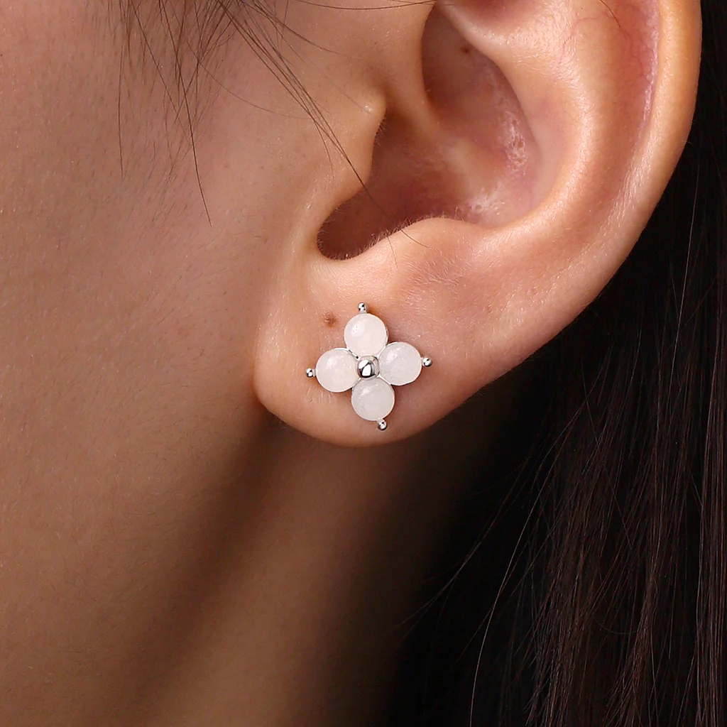 Gnoce Glow-in-the-Dark Petal Flower Earrings Platinum-plated Silver Blend - Image 5
