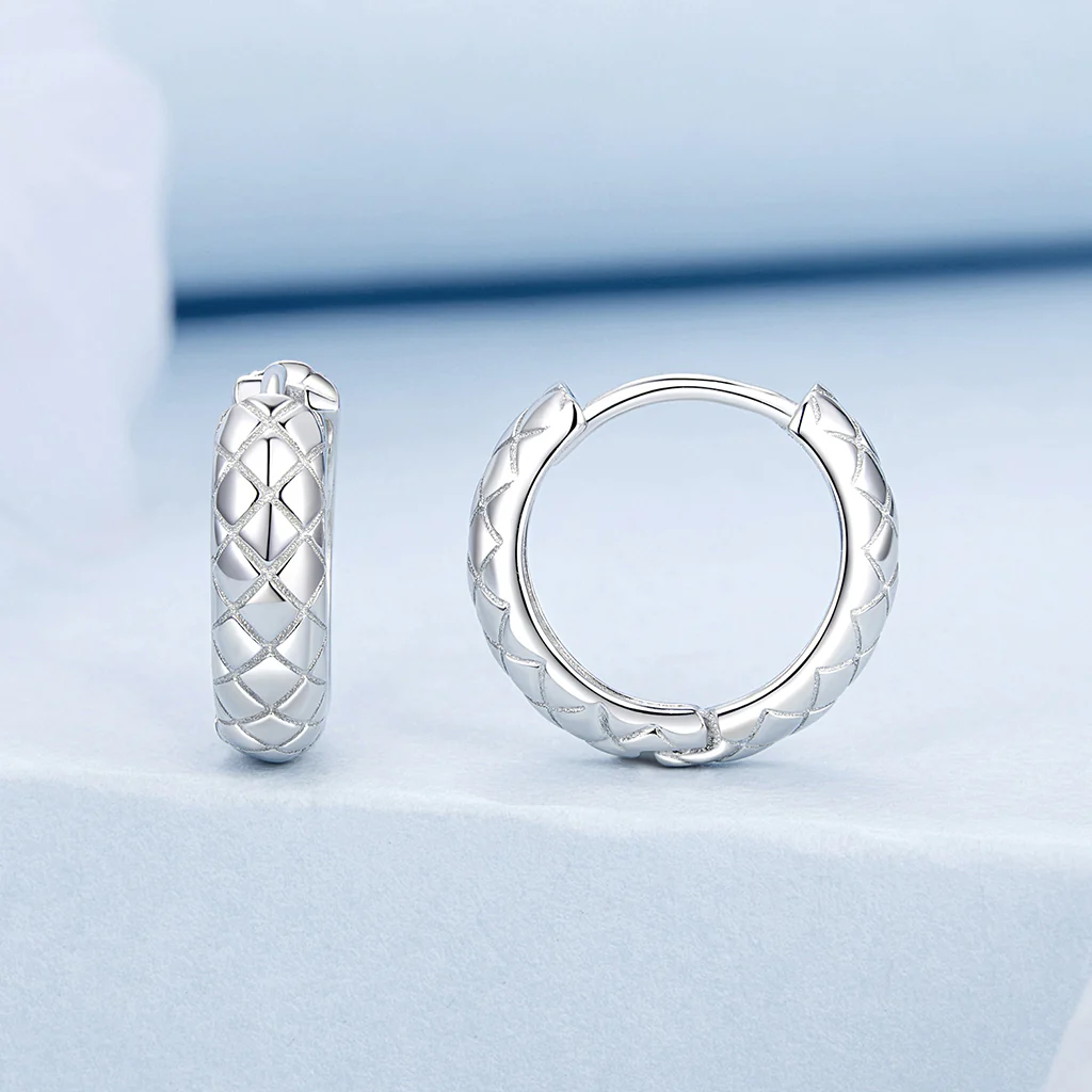 Gnoce Argyle Pattern Huggie Earrings - Image 2