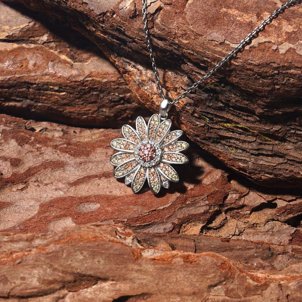 Gnoce Daisy Flower Pavé Necklace Platinum-plated Silver Blend - Image 5