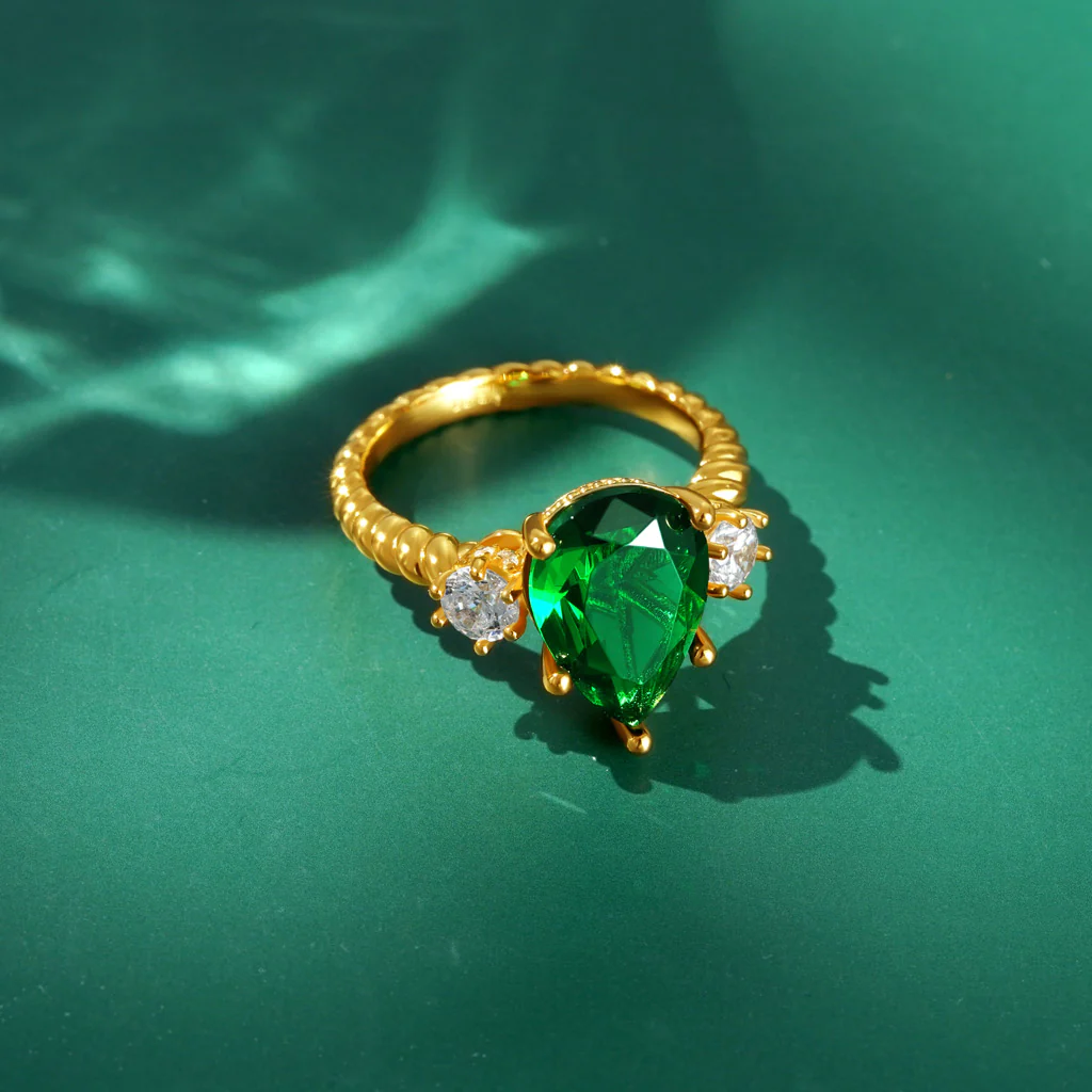 Gnoce Pear-cut Emerald Three-stone Ring Platinum-plated Silver Blend - Image 4