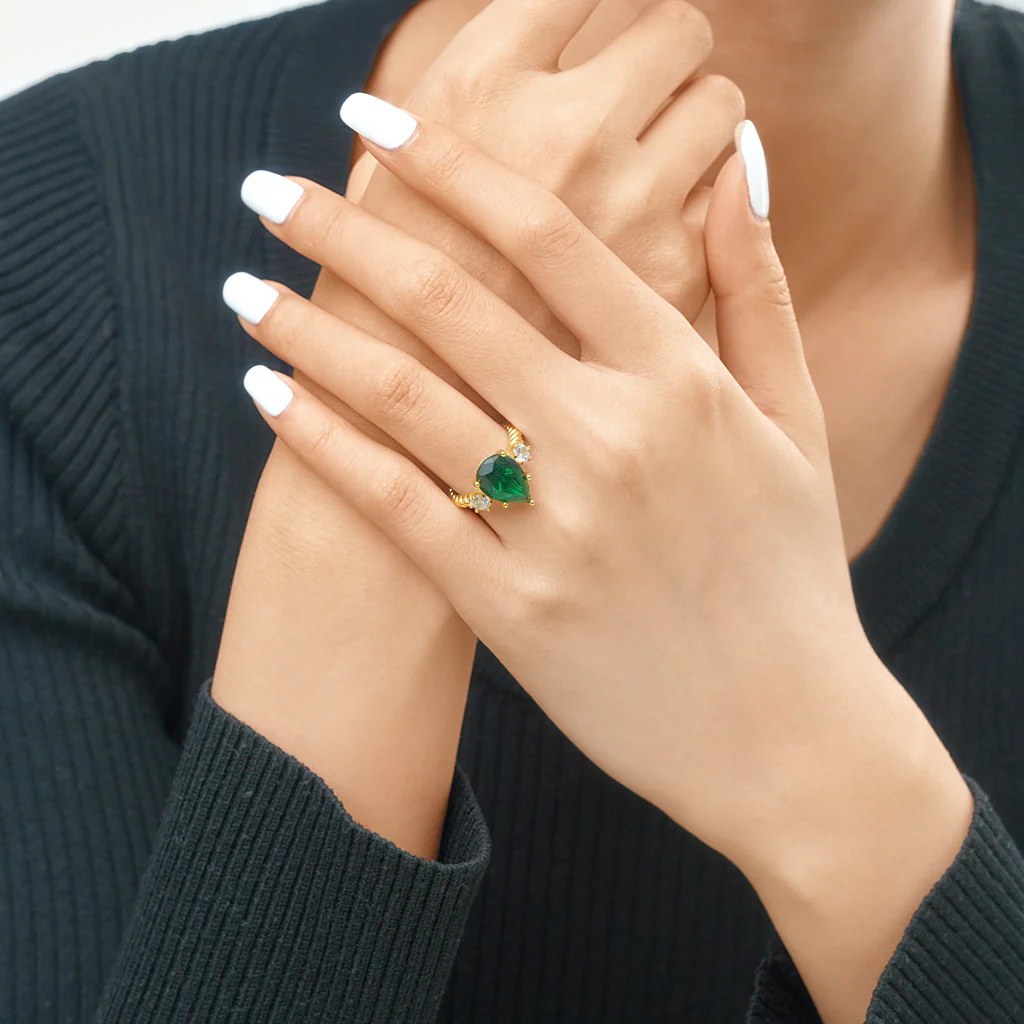 Gnoce Pear-cut Emerald Three-stone Ring Platinum-plated Silver Blend - Image 5
