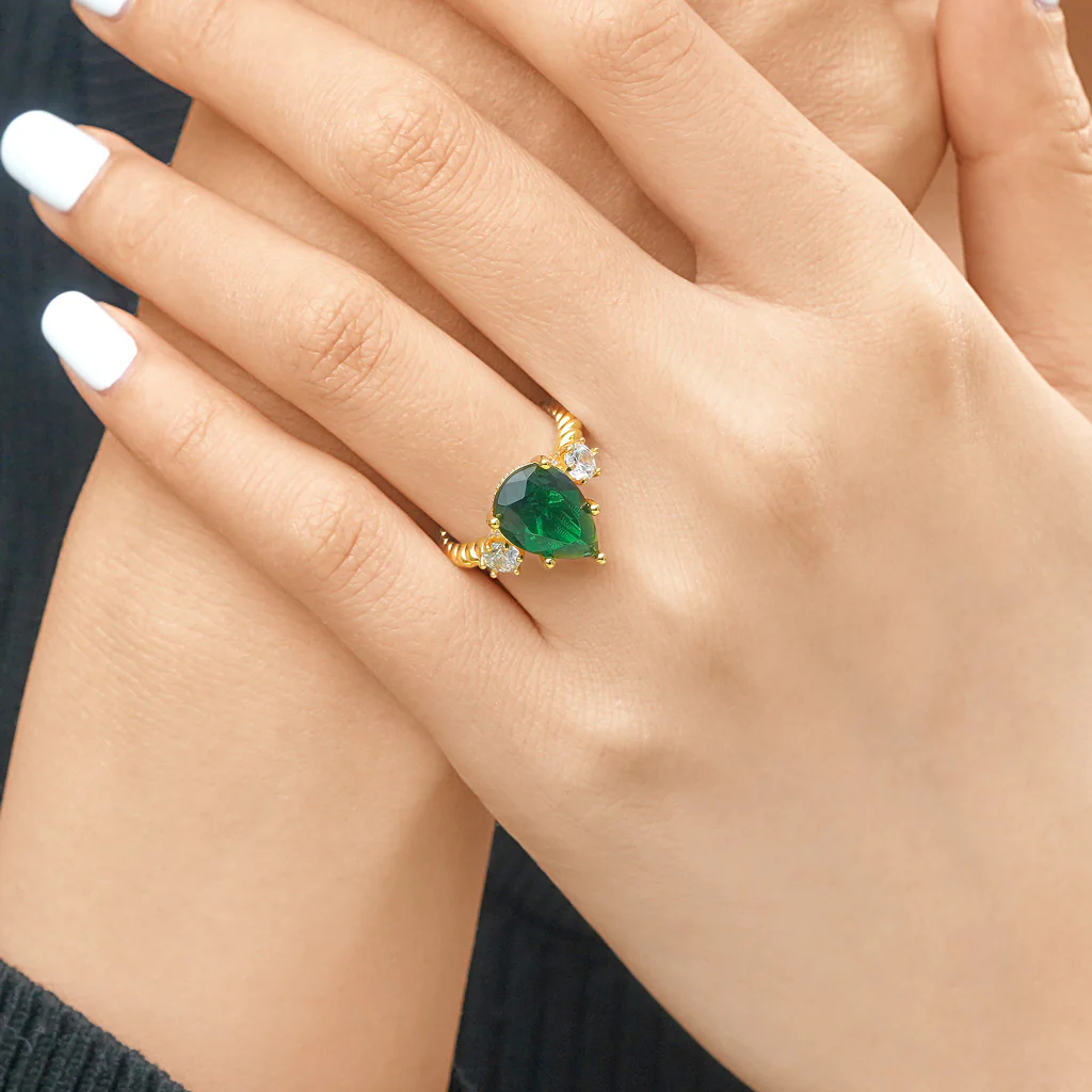 Gnoce Pear-cut Emerald Three-stone Ring Platinum-plated Silver Blend - Image 6