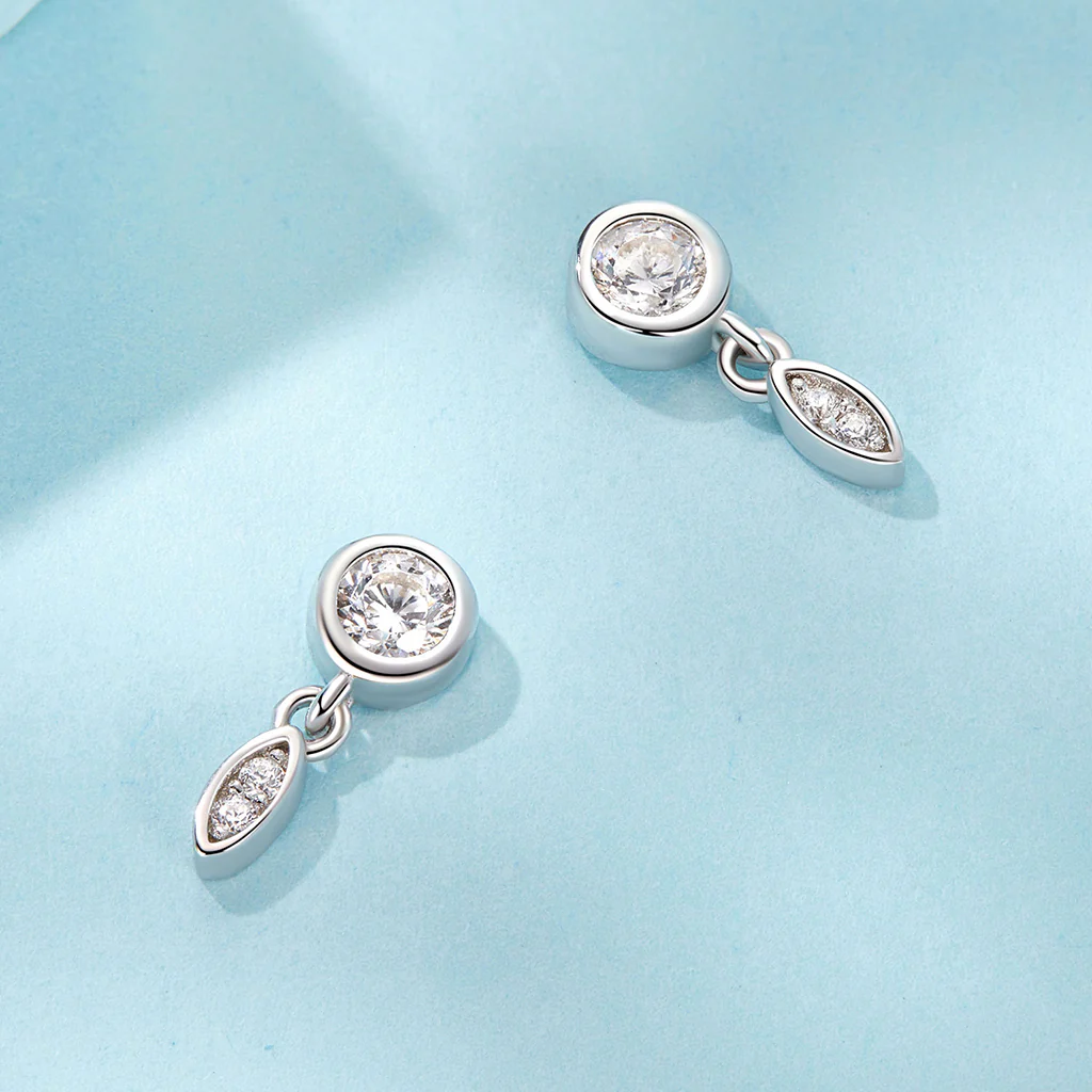 Gnoce Simple Small Tassel Stud Earrings - Image 3