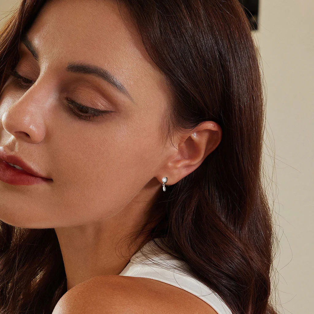 Gnoce Simple Small Tassel Stud Earrings - Image 4
