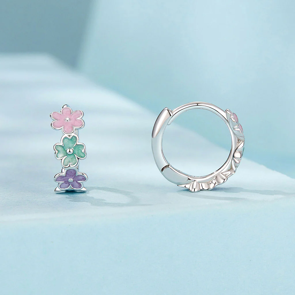 Gnoce Small Flower Huggie Earrings - Image 2