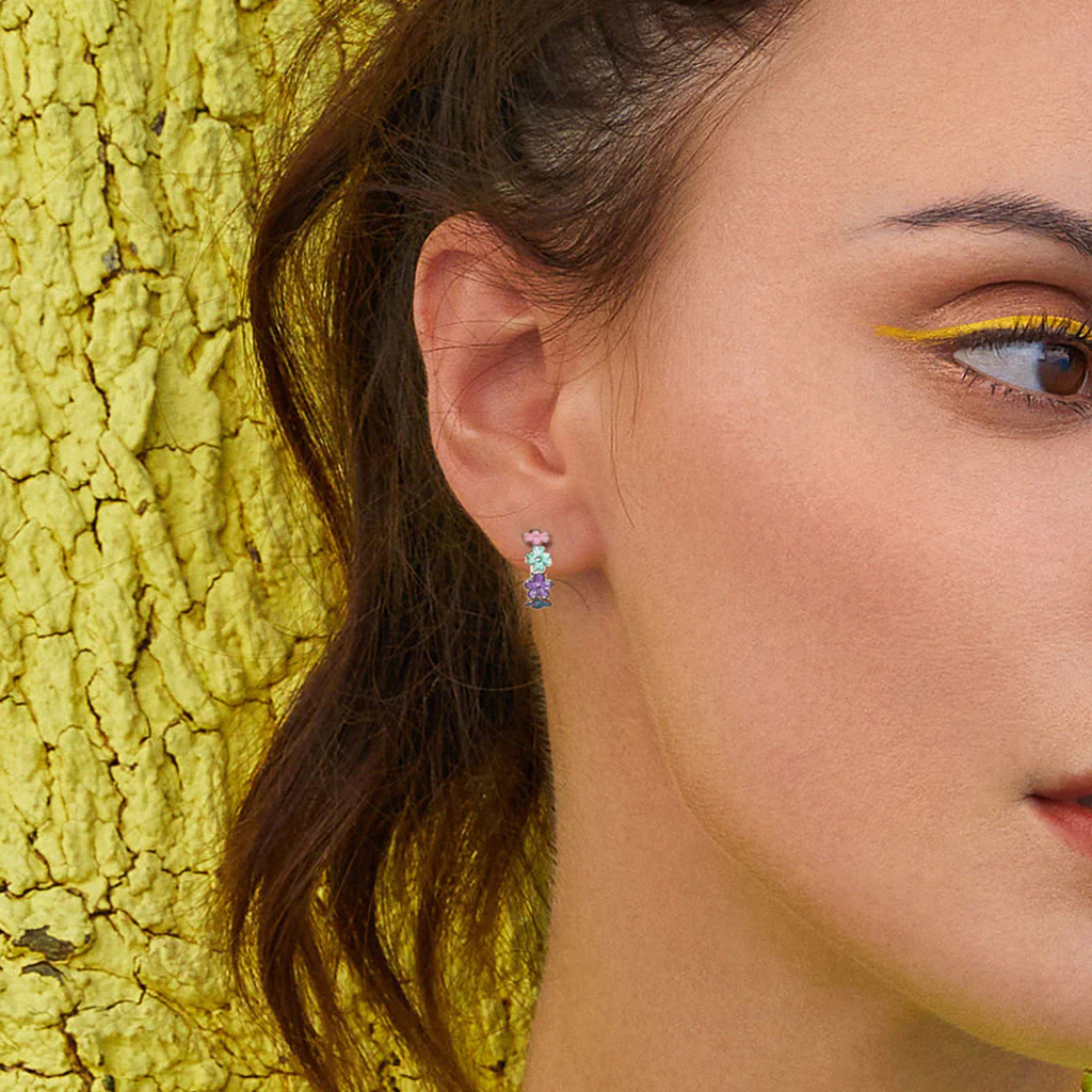 Gnoce Small Flower Huggie Earrings - Image 4
