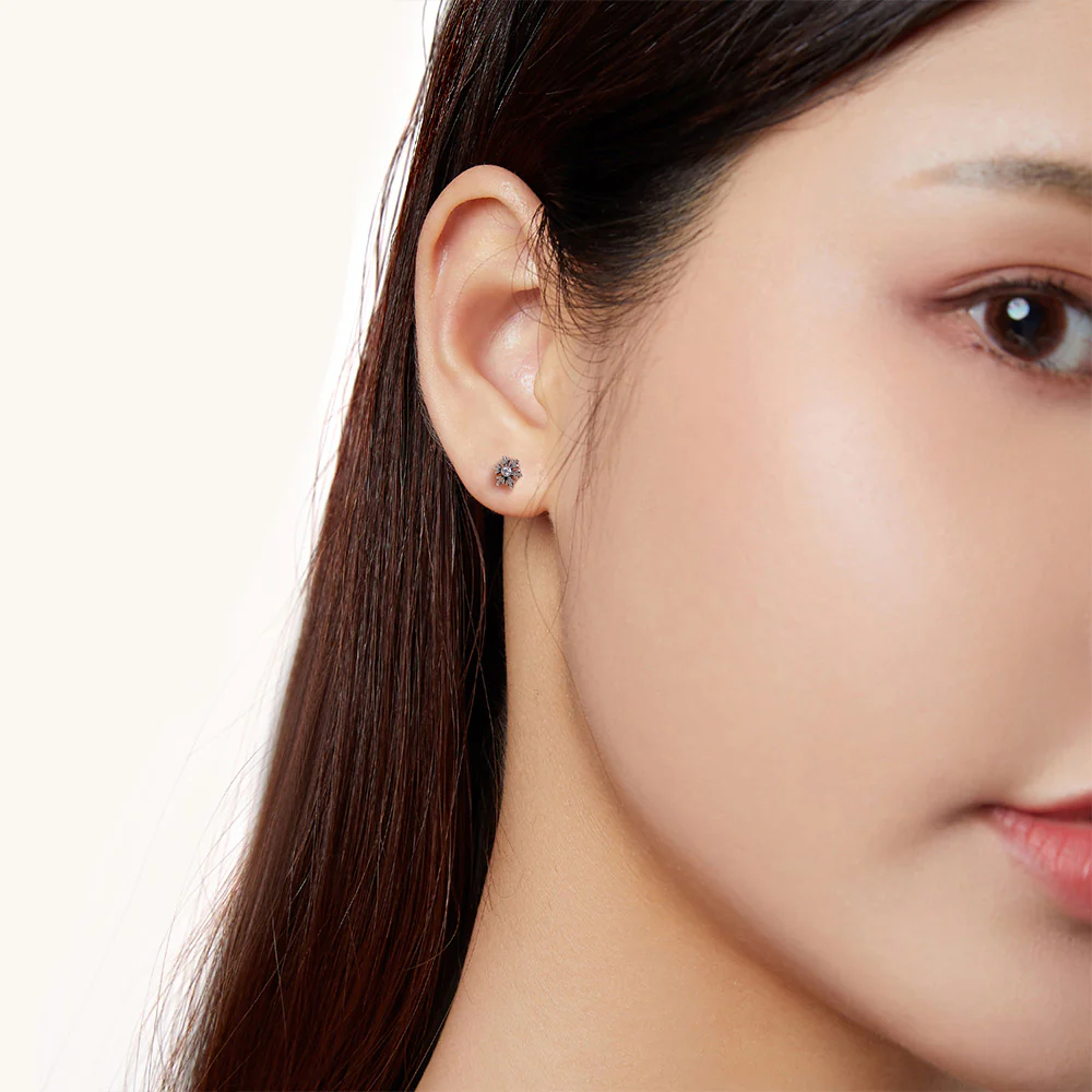 Gnoce Snowflake Earrings - Image 4