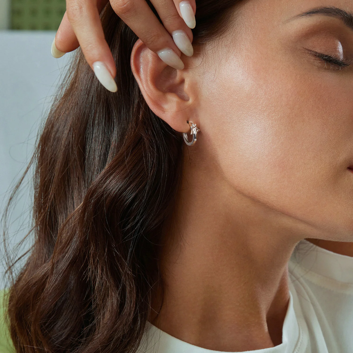Gnoce Star Belt Huggie Earrings - Image 4