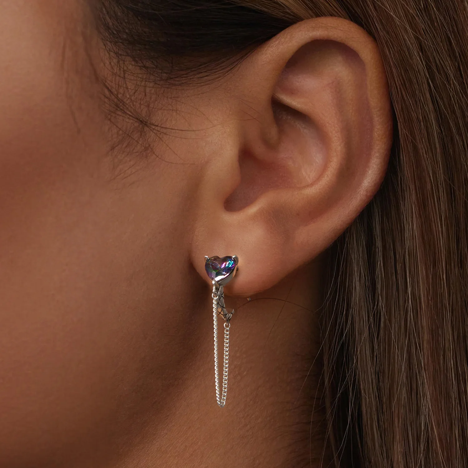 Gnoce Vintage Heart Stud Earrings - Image 4