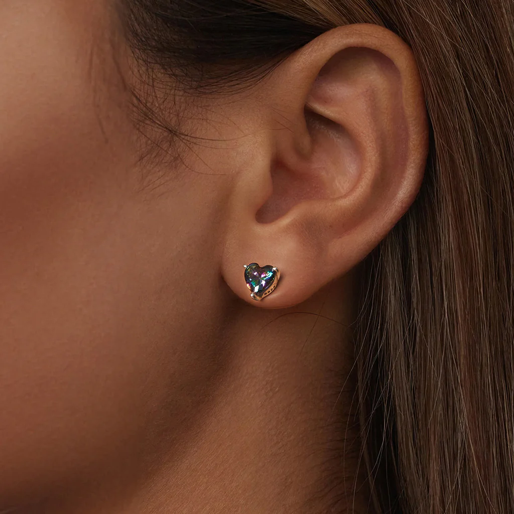 Gnoce Vintage Heart Stud Earrings - Image 4