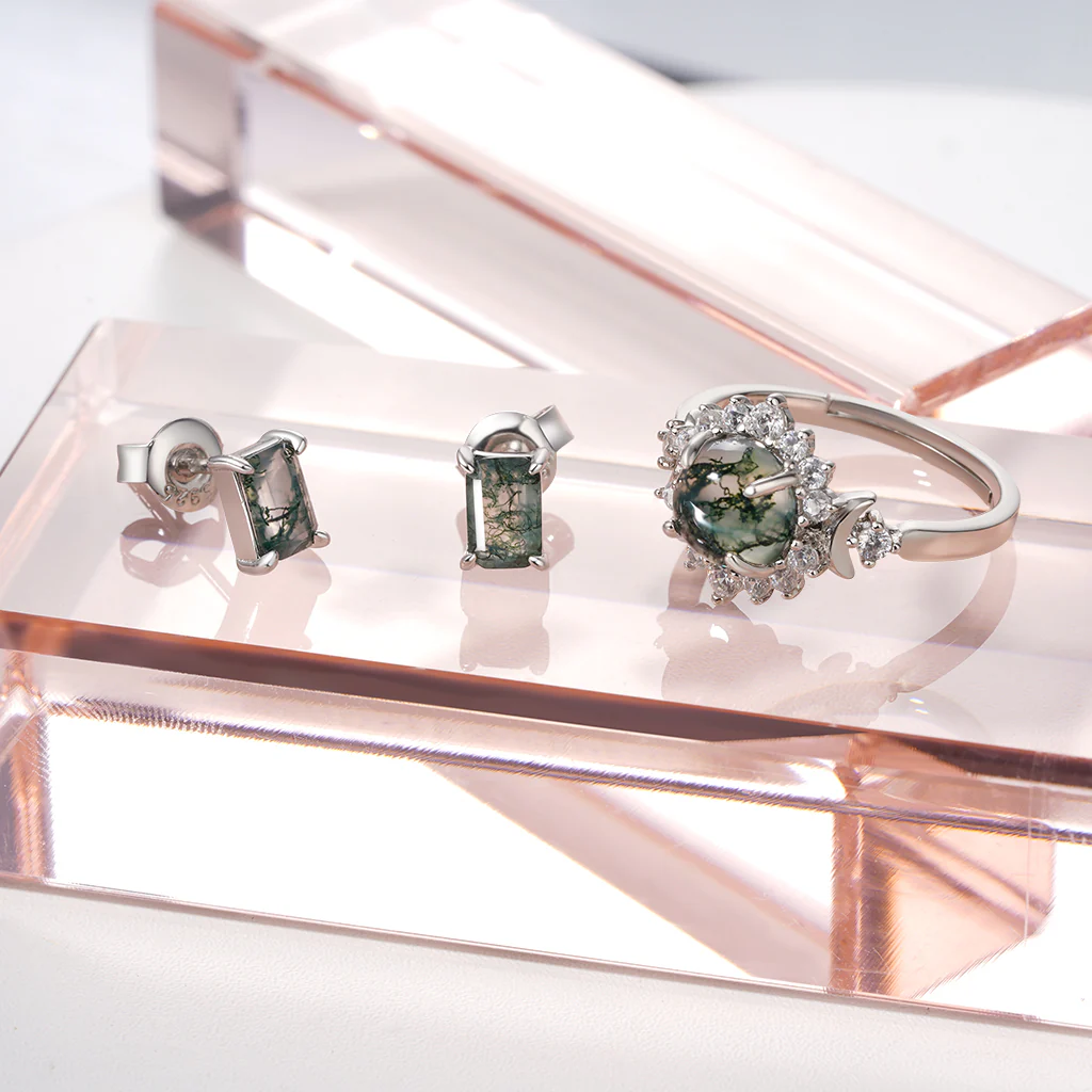 Gnoce Simple Geometry Green Moss Stud Earrings - Image 3