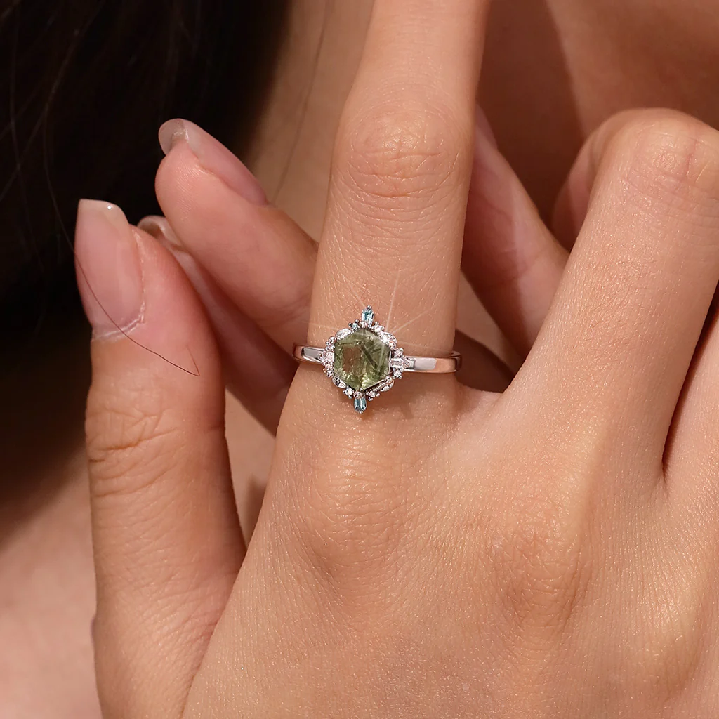 Gnoce Hexagon Green Rutilated Quartz Ring Platinum-plated Silver Blend - Image 5