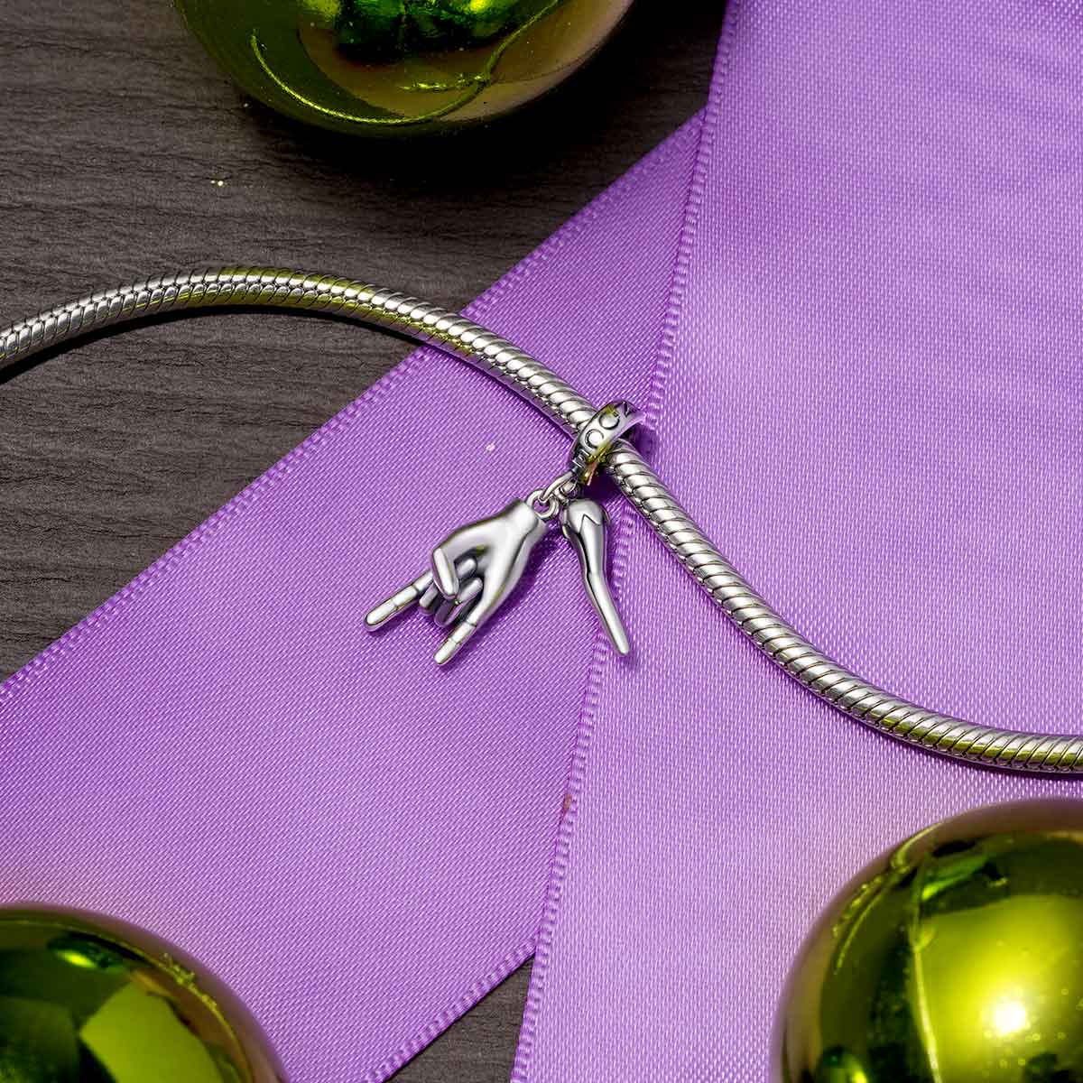 Gnoce Lucky Horn & Hand Sign Charm Platinum-plated Silver Blend - Image 3