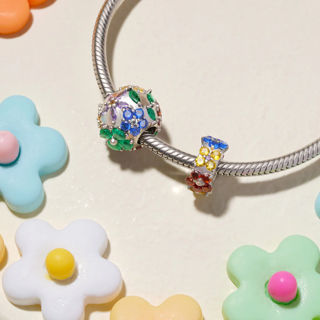 Gnoce Colorful Hydrangea Round Charm - Image 3