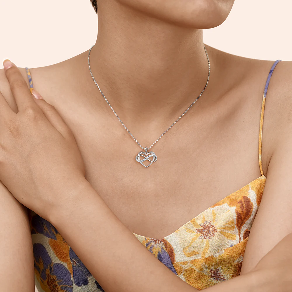 Gnoce Sparkling Infinite love Heart Necklace Platinum-plated Silver Blend - Image 3